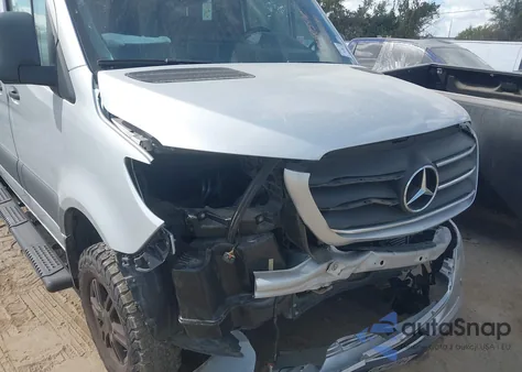 2022 Mercedes-Benz Sprinter 2500 Standard Roof V6 z USA, uszkodzony, nr VIN W1X4EBVY6NP467872